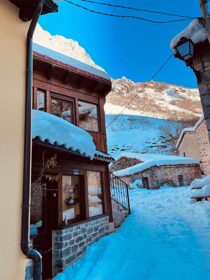 Albergue Villa De Bulnes Exterior foto