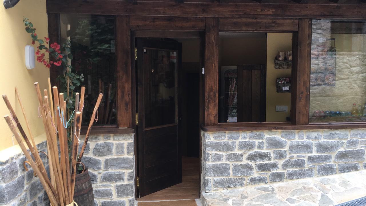Albergue Villa De Bulnes Exterior foto